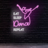 LED Neon 'Eat Sleep Dance Repeat' nad stolem na stěně pokoje - Pro tanečníky a milovníky tance - jez, spi, tancuj a opakuj 