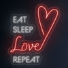 LED neonový nápis 'Eat sleep love a srdce repeat' na stěně - Život plný lásky