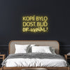 LED Neon nápis - Motivace 'Kopií bylo dost' - žlutý motivační nápis na zeď pokoje 