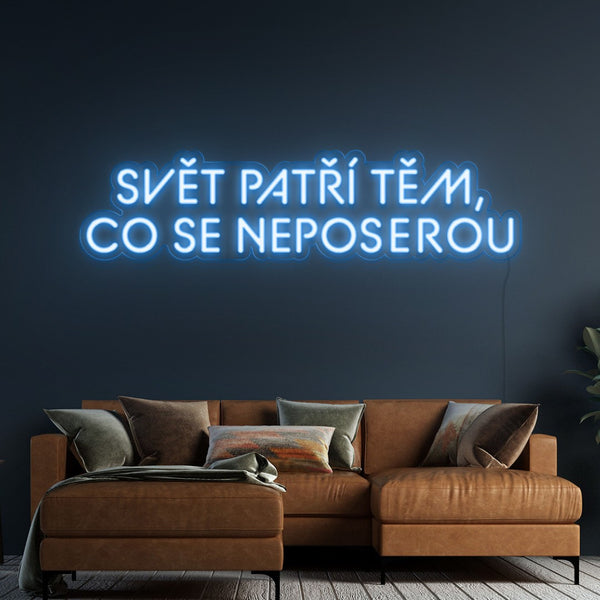 LED neon nápis- Motivace 'Svět patří těm, co se neposerou' - modrý motivační nápis na zeď